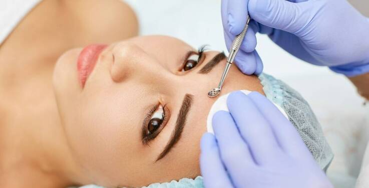 Bezpieczeństwo i skuteczność zabiegów na trądzik – co warto wiedzieć?