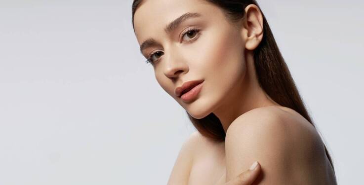 Jak złuszczanie kwasami wpływa na poprawę kondycji skóry twarzy?