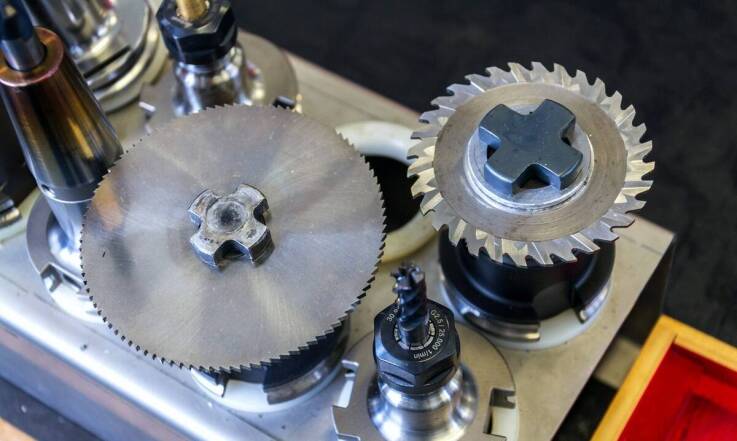 Narzędzia skrawające w energetyce: Klucz do precyzyjnej obróbki materiałów