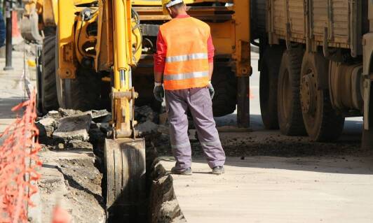Wpływ szybkiego montażu osprzętu na efektywność maszyn budowlanych