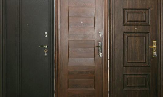 Jakie są różnice między różnymi typami drzwi loftowych?