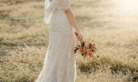 Sukienka maxi na wesele – jak odpowiednio dobrać długość?