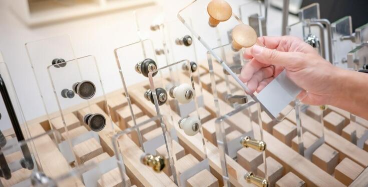 Jakie są kluczowe różnice między różnymi typami zaczepów kulowych?