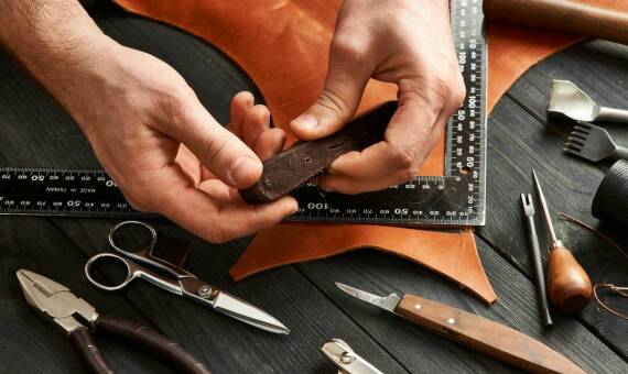 Portfele i paski – stylowe akcesoria dla każdego