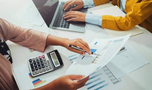 Jak biuro rachunkowe wspiera w przygotowaniu raportów finansowych dla rolników?