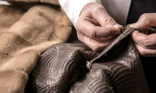 W jaki sposób szycie na miarę wpływa na jakość mundurów myśliwskich?