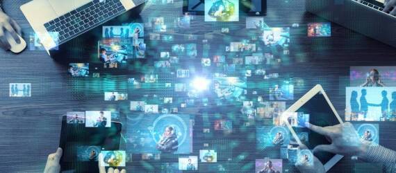 Jak konwersacje online pomagają w przełamaniu bariery językowej?