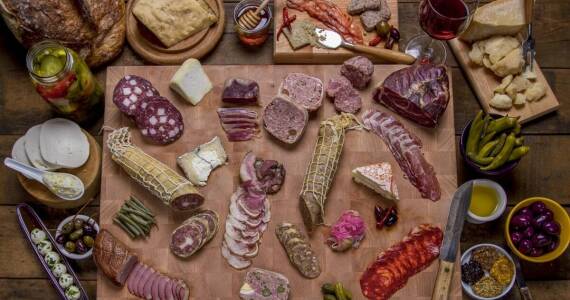 Wędliny podrobowe z Dębicy – jak wybrać najlepsze produkty dla swojej kuchni?