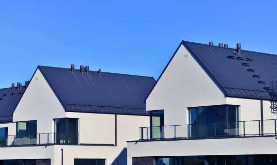 Wpływ membran PCV na trwałość dachów płaskich