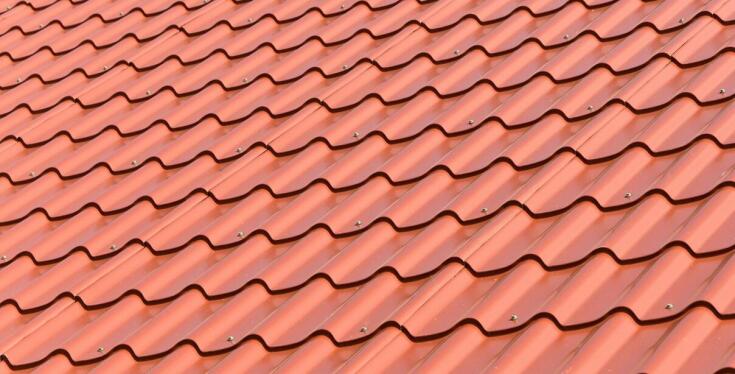 Jakie są najczęstsze błędy przy wyborze wymiarów blachodachówki pruszyński i jak ich unikać?