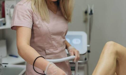 Zalety depilacji laserowej w usuwaniu owłosienia z różnych partii ciała