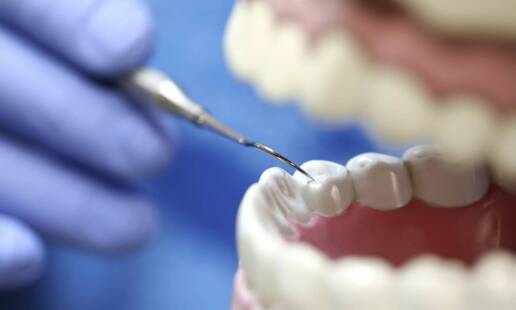 Recesje dziąseł: przyczyny i metody leczenia