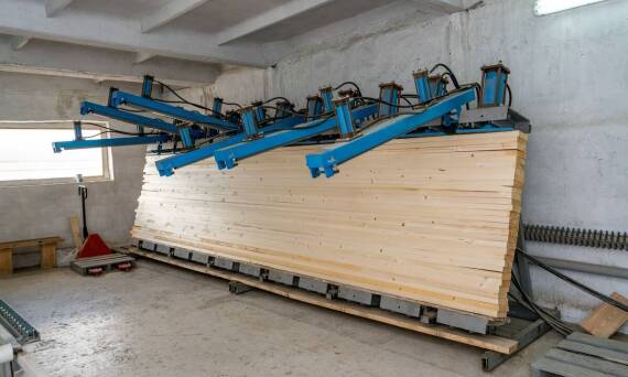 Jak modernizacja pras do okleinowania wpływa na ich efektywność?