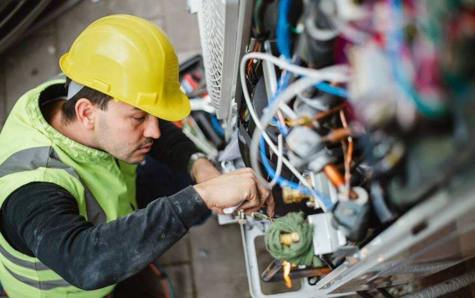 Serwis klimatyzacji jako element strategii zarządzania energią