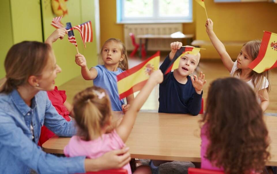 Jak nauka języka angielskiego na obozach zwiększa szanse młodych piłkarzy na kariery międzynarodowe?