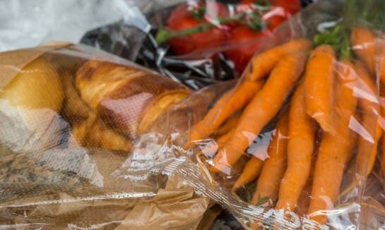 Jak pakowanie w folię vacuum wpływa na jakość produktów?