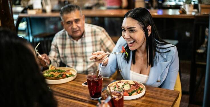 Jak zmieniające się zestawy dnia przyciągają smakoszy do bistro?