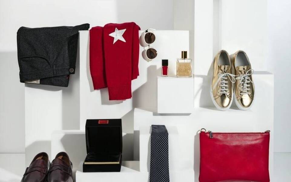 Bordowe botki damskie w eleganckich stylizacjach – inspiracje modowe