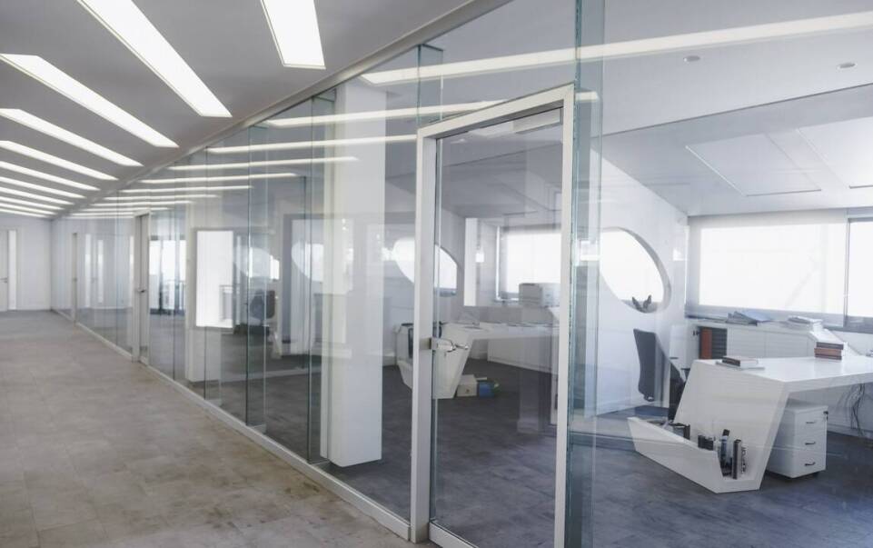 Zastosowanie kabin dla palaczy w halach produkcyjnych: korzyści i wyzwania