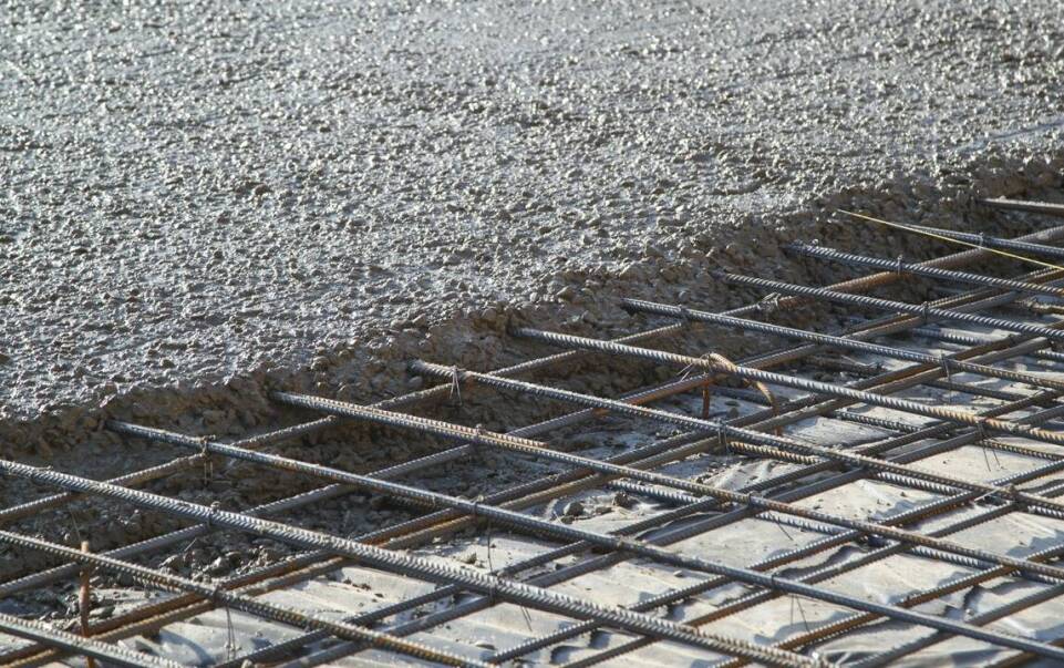 Jak płyty fundamentowe wpływają na wydajność energetyczną budynku?