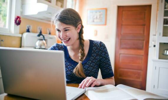 Dlaczego warto korzystać z wirtualnych korepetycji w trakcie pisania pracy inżynierskiej?