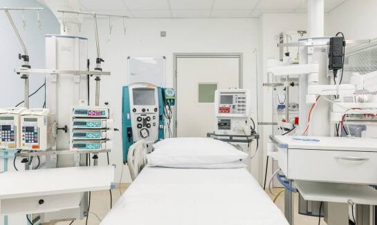 Wyposażenie karetek prywatnych: jakie urządzenia są używane podczas transportu?