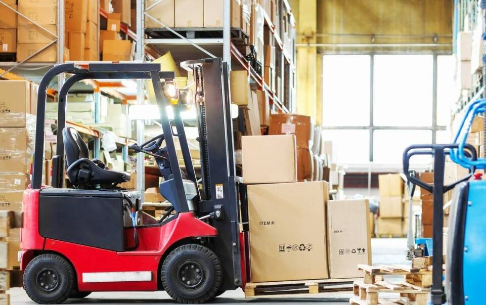 Wydajność a ekologia: ciągniki elektryczne w logistyce wewnętrznej