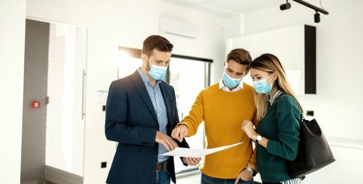 Proces kupna mieszkania: jak biuro nieruchomości wspiera klientów?