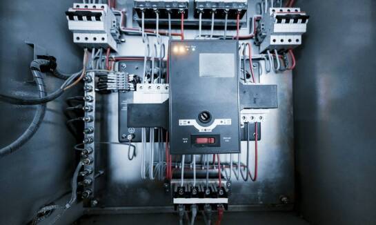 Wyłączniki krzywkowe – kluczowy element w zaawansowanych instalacjach elektrycznych