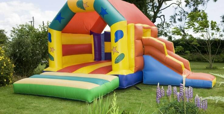 Jak wyposażyć nowoczesny park trampolin?