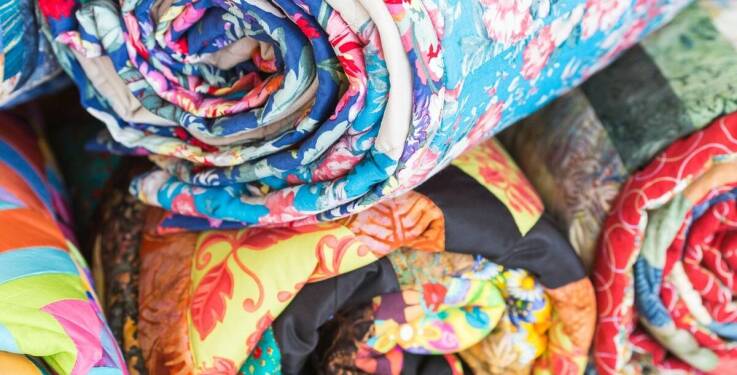 Jakie cechy wyróżniają chustki na tle innych akcesoriów?