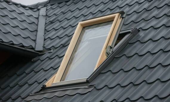 Wybór okna Velux 78x140 – na co zwrócić uwagę przy zakupie?