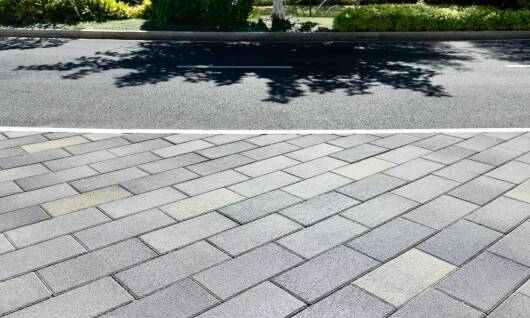 Różnorodność kolorystyczna kostki brukowej jako element estetyczny parkingów