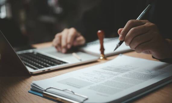 Jakie usługi oferuje notariusz w zakresie sporządzania aktów notarialnych?