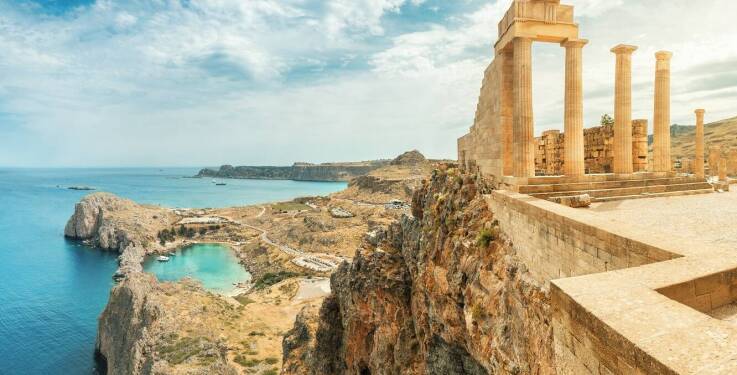 Jak zorganizować idealny dzień na morzu podczas rejsu katamaranem z Rodos?