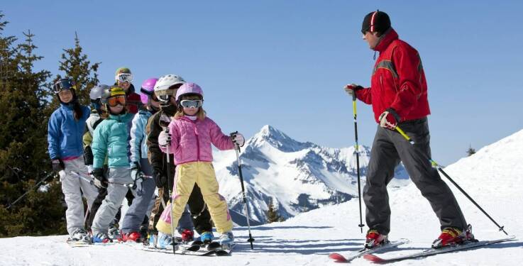 Kursy jazdy na snowboardzie – jak wpływają na rozwój pewności siebie dzieci?