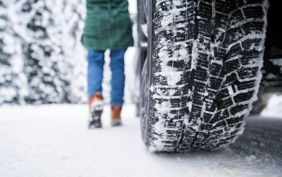 Znaczenie opon zimowych dla bezpieczeństwa jazdy w trudnych warunkach