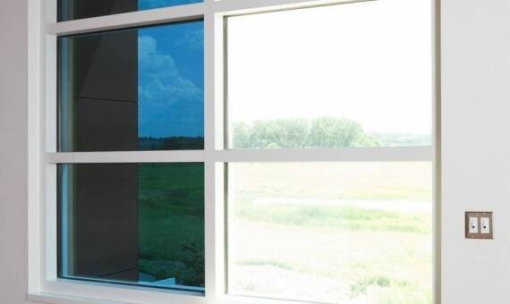 Czym różni się montaż okien PCV od montażu okien aluminiowych?