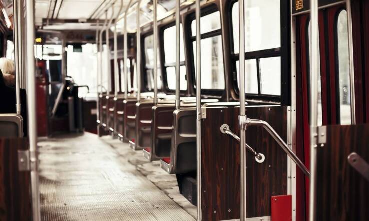 Jakie usługi transportowe oferujemy dla osób na wózkach inwalidzkich?