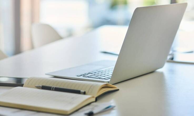 Jakie są kluczowe wytyczne dotyczące zgodności z przepisami przy rozliczaniu delegacji?