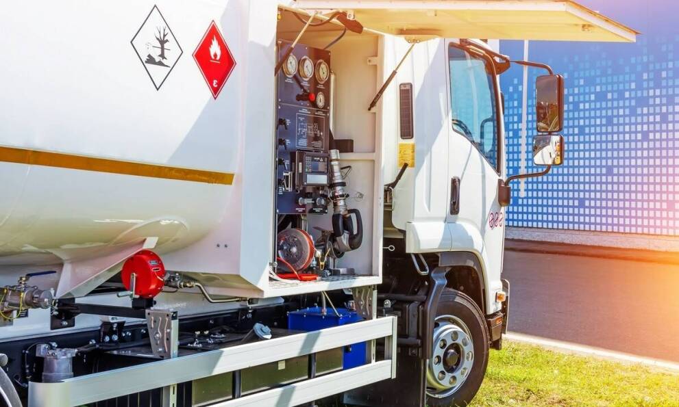 Jak nowoczesne technologie wpływają na ograniczenie emisji w branży paliwowej?