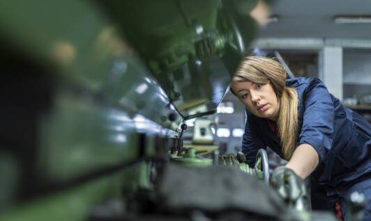 Dlaczego regeneracja rolek gumowych jest kluczowa dla wydajności?