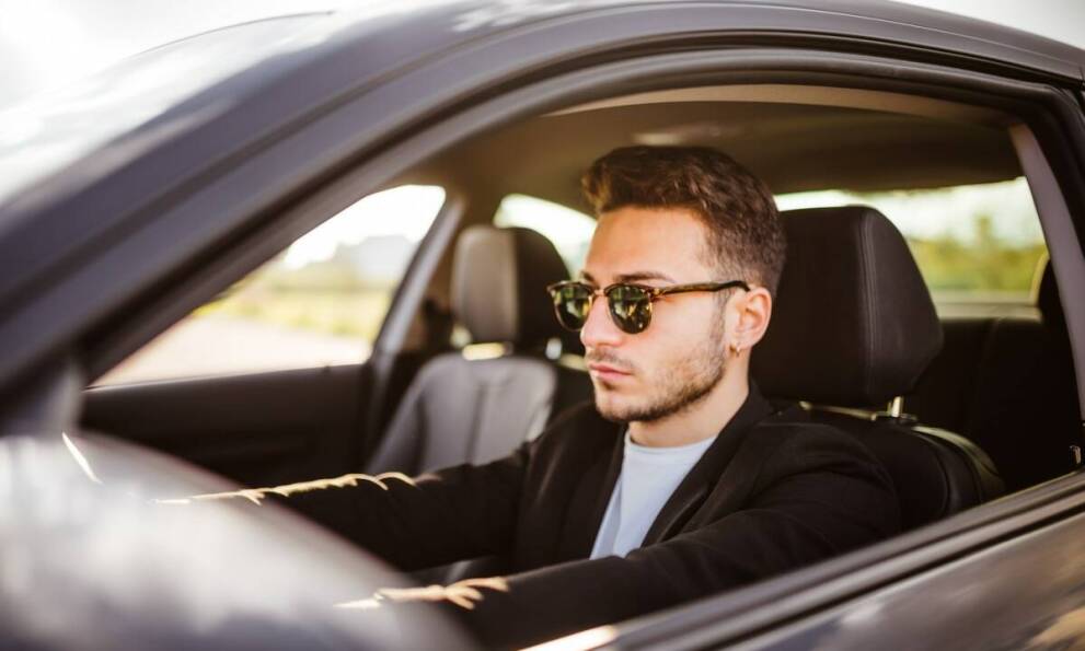 Jak okulary ułatwiają jazdę w słoneczne dni?