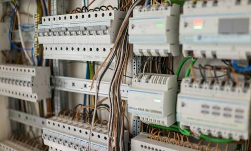 Innowacje w instalacjach elektrycznych: co nowego w branży?