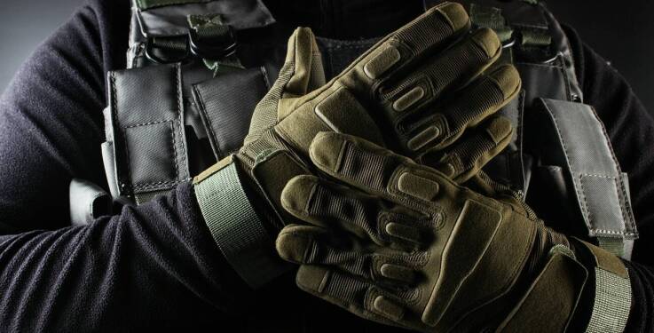 Personalizacja mundurów galowych: jak dostosować strój do wymagań instytucji