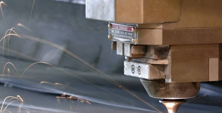 Nowoczesne technologie w produkcji podbitek dachowych z blachy