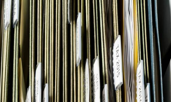 Jakie są najważniejsze zasady prowadzenia akt osobowych pracowników?