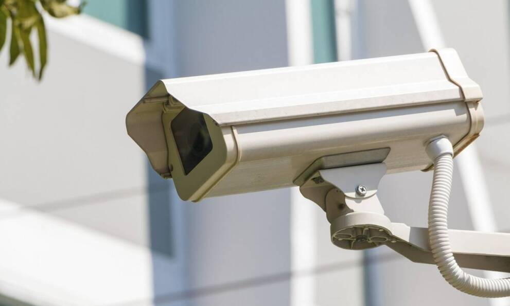 Nowoczesne kamery w systemach zabezpieczeń ruchu – co warto wiedzieć?