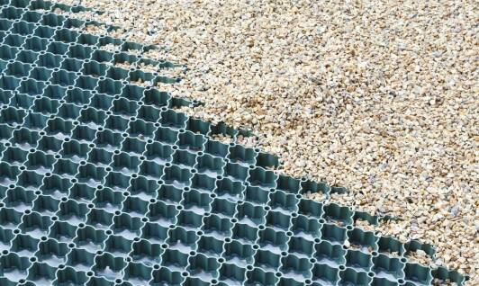 Dlaczego warto stosować geosiatek w budownictwie drogowym?