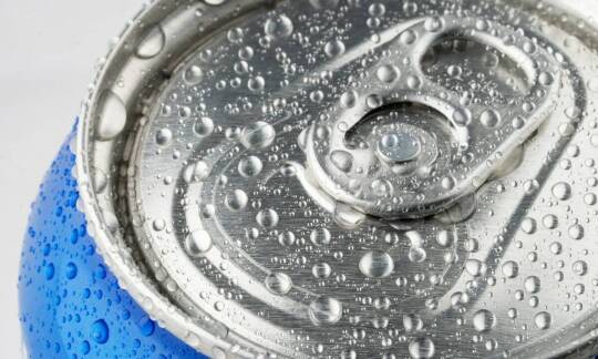 Jak soda wpływa na trwałość aluminium podczas czyszczenia
